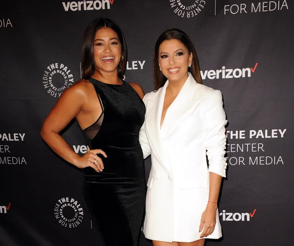 Gina Rodriguez and Eva Longoria — Stockfoto