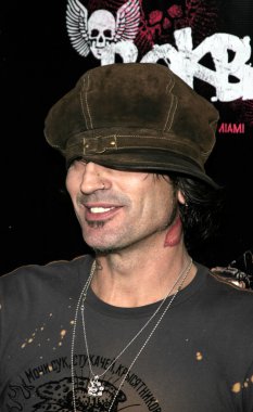 baterist Tommy Lee