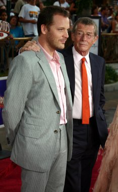 Peter Sarsgaard ve John Hurt