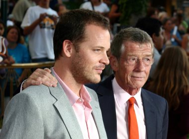 Peter Sarsgaard ve John Hurt
