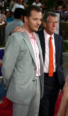 Peter Sarsgaard ve John Hurt