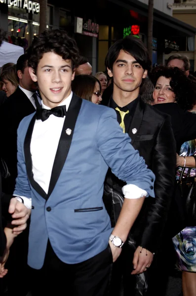 Nick Jonas y Joe Jonas —  Fotos de Stock