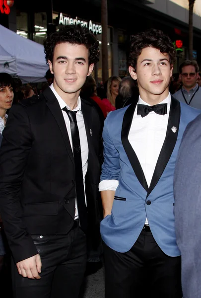 Kevin Jonas och Nick Jonas — Stockfoto