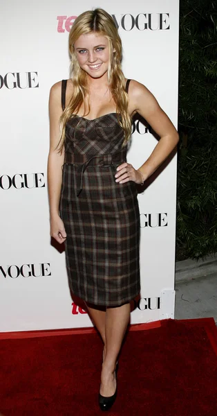 aktrist Lorraine Nicholson