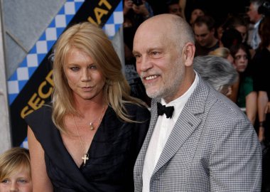 Peta Wilson, John Malkovits