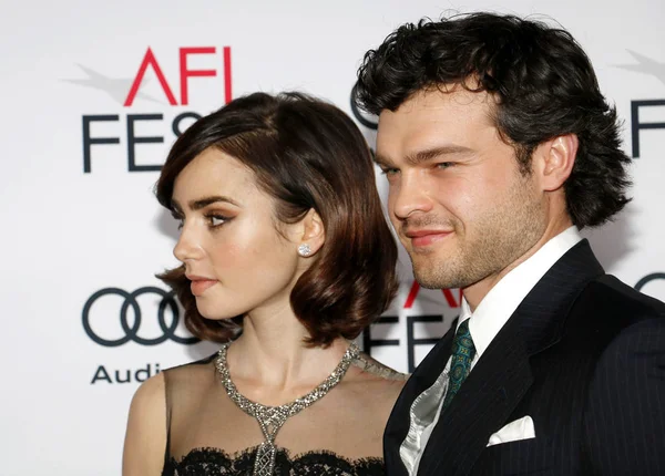 Lily Collins i Alden Ehrenreich — Zdjęcie stockowe