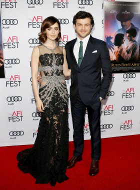Lily Collins ve Alden Ehrenreich