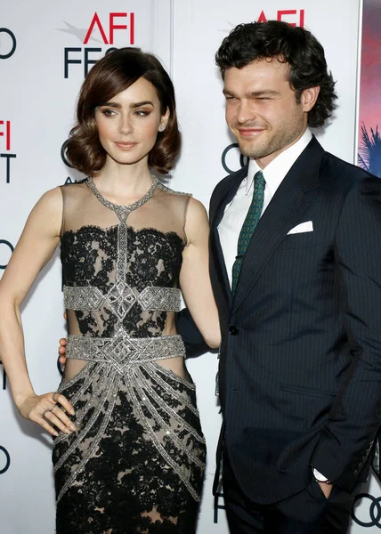 Lily Collins and Alden Ehrenreich — Stock Photo, Image