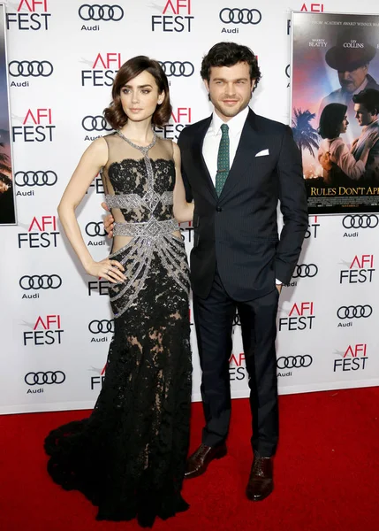 Lily Collins i Alden Ehrenreich — Zdjęcie stockowe