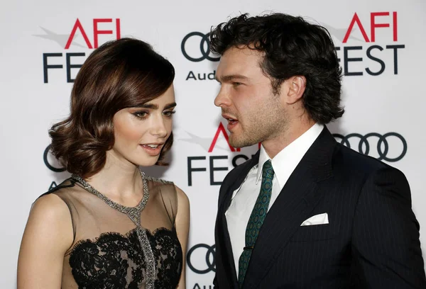 Lily Collins i Alden Ehrenreich — Zdjęcie stockowe