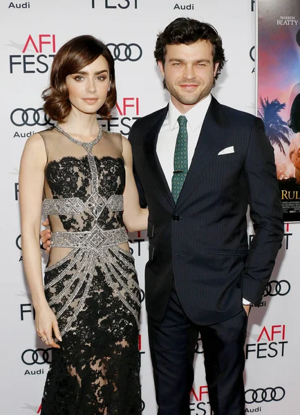Lily Collins and Alden Ehrenreich — Stock Photo, Image