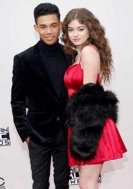 şarkıcı-söz yazarı Roshon Karataş