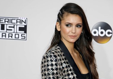 Oyuncu Nina Dobrev