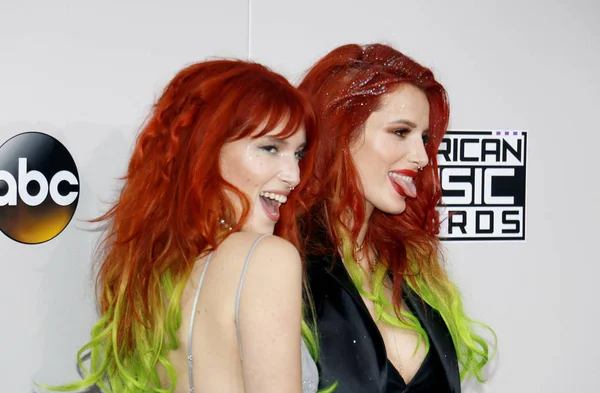 Dani thorne und bella thorne — Stockfoto