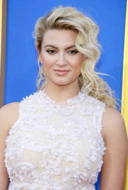 şarkıcı Tori Kelly