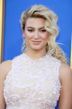 şarkıcı Tori Kelly