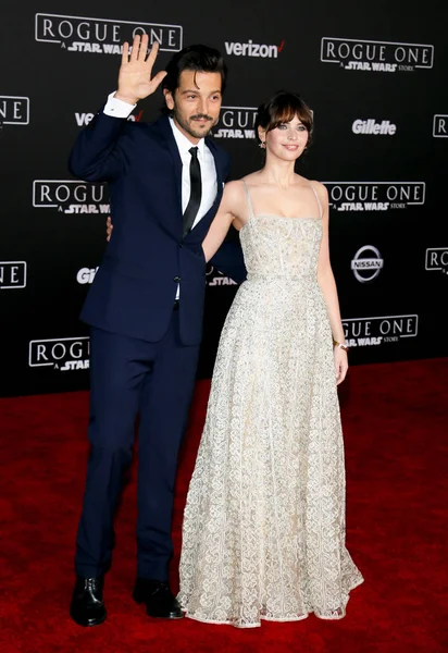 Felicity Jones y Diego Luna — Foto de Stock