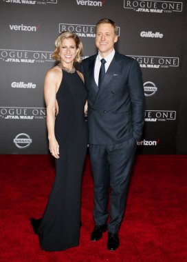 Alan Tudyk ve Charissa Barton