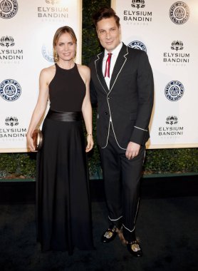 Cameron gümüş ve Radha Mitchell