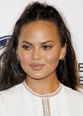 Sanat, Elysium 7 Ocak 2017 Los Angeles, ABD kırmızı stüdyolarında 10th yıldönümü düzenlenen kutlamaya, Chrissy Teigen model.
