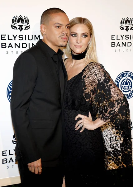 Evan Ross and Ashlee Simpson — Stock Photo, Image