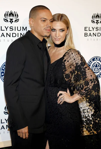 アシュリー · シンプソンとエヴァン ・ ロス — ストック編集用写真