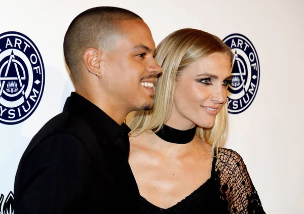 Evan Ross and Ashlee Simpson — Stock Photo, Image