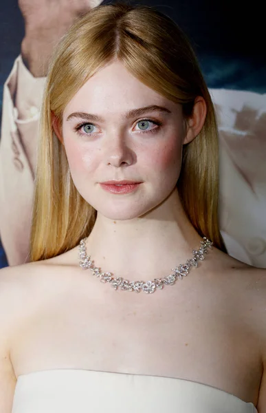 Actrice Elle Fanning — Stockfoto