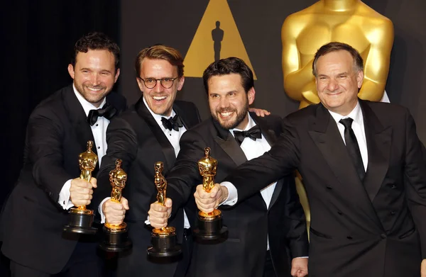 Adam Valdez ve Robert Legato