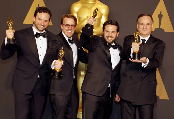 Adam Valdez ve Robert Legato