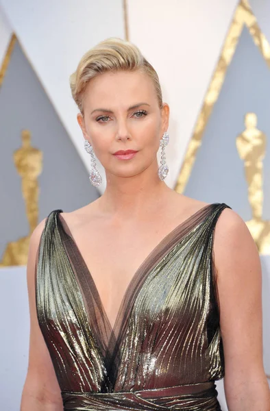 aktris charlize theron