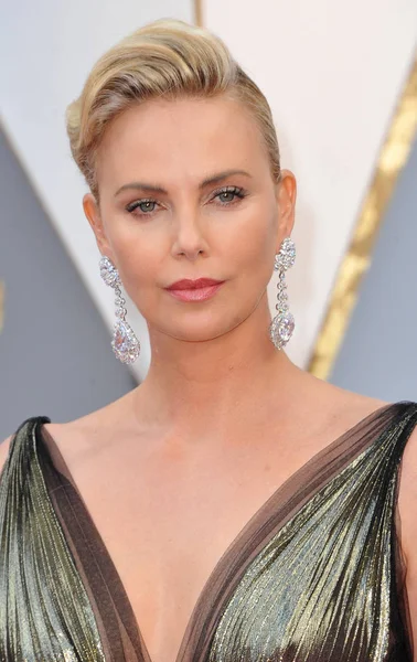 aktris charlize theron