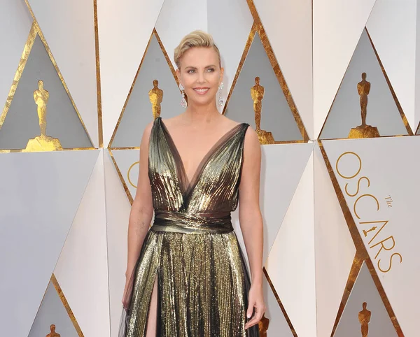 aktris charlize theron