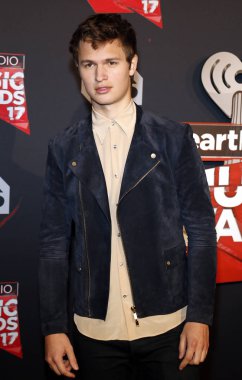 sinema oyuncusu Ansel Elgort