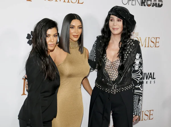 Kim Kardashian West, Kourtney Kardashian et Cher — Photo