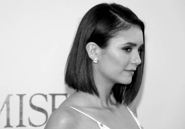 Oyuncu Nina Dobrev
