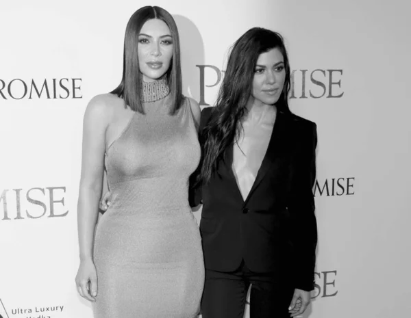Kourtney Kardashian et Kim Kardashian West — Photo