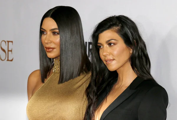 Kourtney Kardashian y Kim Kardashian West —  Fotos de Stock