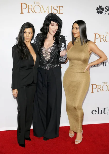 Kim Kardashian West, Cher ve Kourtney Kardashian — Stok fotoğraf