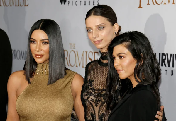 Kim Kardashian West, Angela Sarafyan et Kourtney Kardashian — Photo