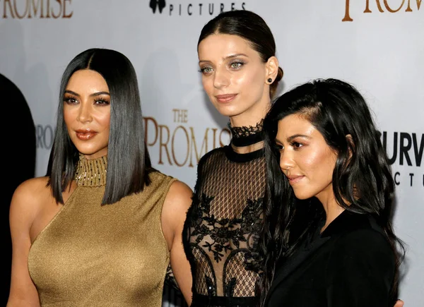 Kim Kardashian West, Angela Sarafyan et Kourtney Kardashian — Photo