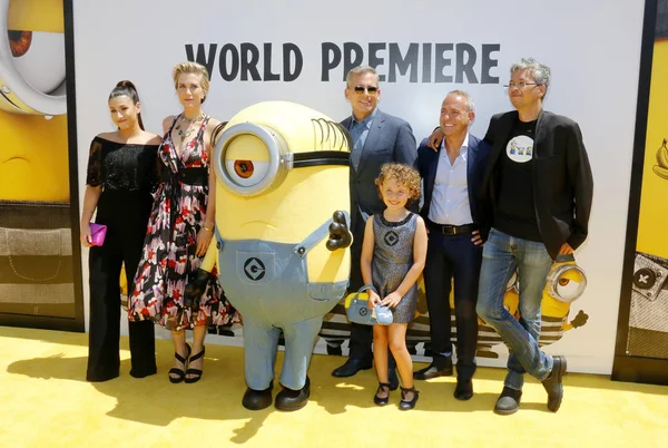 Pierre Tabut, Kyle Balda, Steve Carell, Kristen Wiig ve Dana Gaier