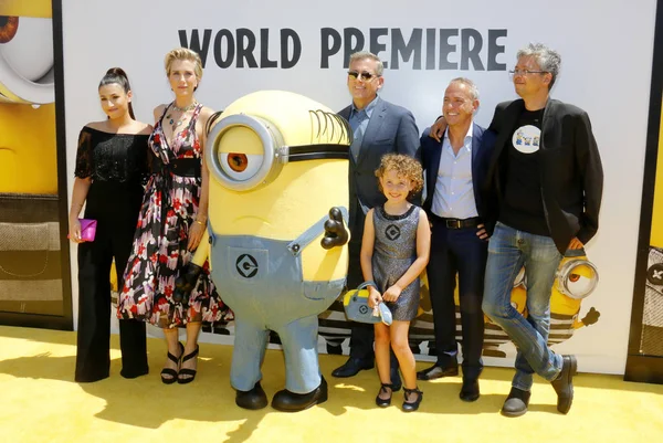 Pierre Tabut, Kyle Balda, Steve Carell, Kristen Wiig ve Dana Gaier