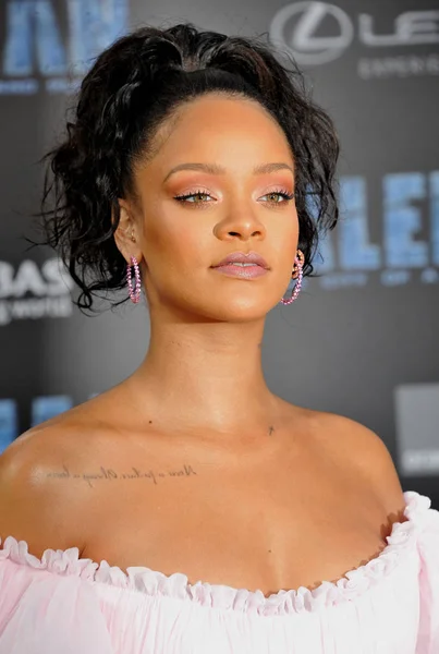 Actriz Rihanna en estreno mundial — Foto de Stock