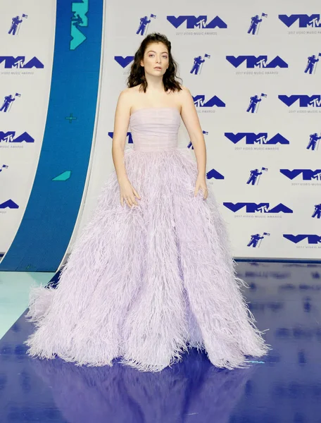 şarkıcı, sözyazarı Lorde