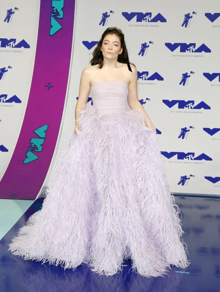 şarkıcı, sözyazarı Lorde