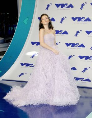 şarkıcı, sözyazarı Lorde