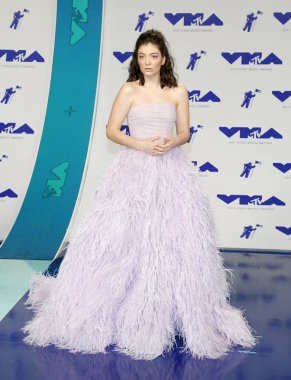 şarkıcı, sözyazarı Lorde