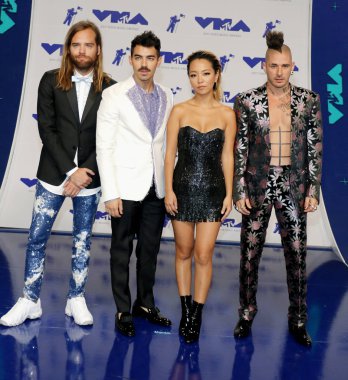 Jack kanunsuz, Joe Jonas, Jinjoo Lee ve Cole eritmek