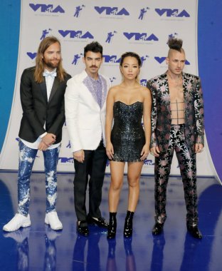 Jack kanunsuz, Joe Jonas, Jinjoo Lee ve Cole eritmek